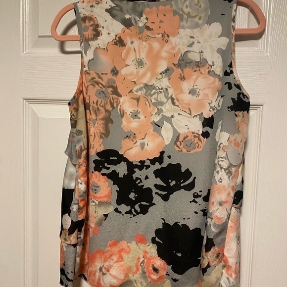 🛍️ Kenzie tank, with layered detail in front - Picture 3 of 5